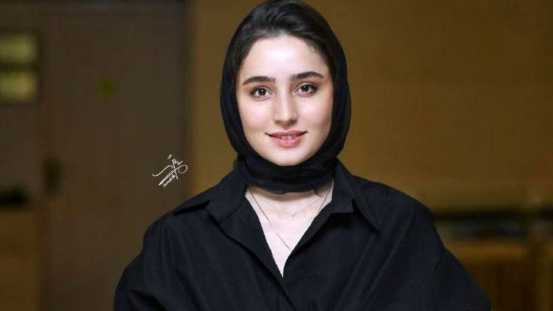 استایل سها نیاستی بازیگر «زن و بچه» در پاریس و مقابل برج ایفل 