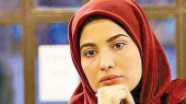 استایل جذاب «ریحانه رضی» بازیگر سریال تاسیان در خیابان های تهران / خارج از قاب چه تیپی زده!