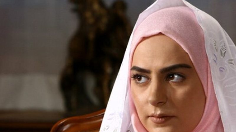 عکس/ استایل متفاوت و پسرکش سمانه پاکدل در کافه‌ 