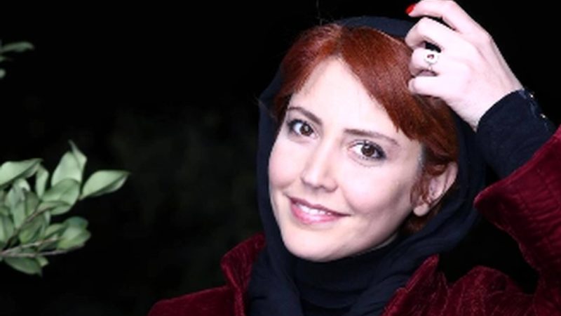 نارضایتی پسر بامزه شبنم قربانی از گرفتن هدیه مسخره/ خدایی این چه کادوئیه که به این بچه دادین؟ 