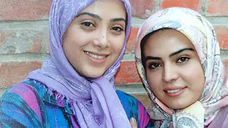 میکاپ لایت مریم سلطانی با خط چشم رنگی و رژقرمز/ ببینید چه ناز شده 