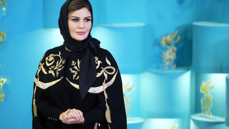 نگاه روز | ز با نقاشی از چهره خود به سبک بازیگران هالیوود برگشت 