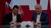 لحظه امضا قرارداد یک ساله وحید امیری با پرسپولیس