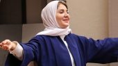 سفر گلوریا هاردی به یزد؛ همسر ساعد سهیلی با استایلی خاص در فروشگاه کیف‌های سنتی + عکس