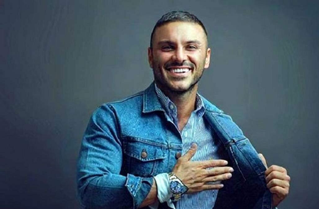 دانلود آهنگ آرمین زارعی ؛ ” من آدم آرومیم بازی نکن با روحیم “