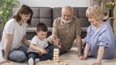 10 بازی دورهمی جذاب برای سرگرمی جمع های خانوادگی و مهمانی های دوستانه