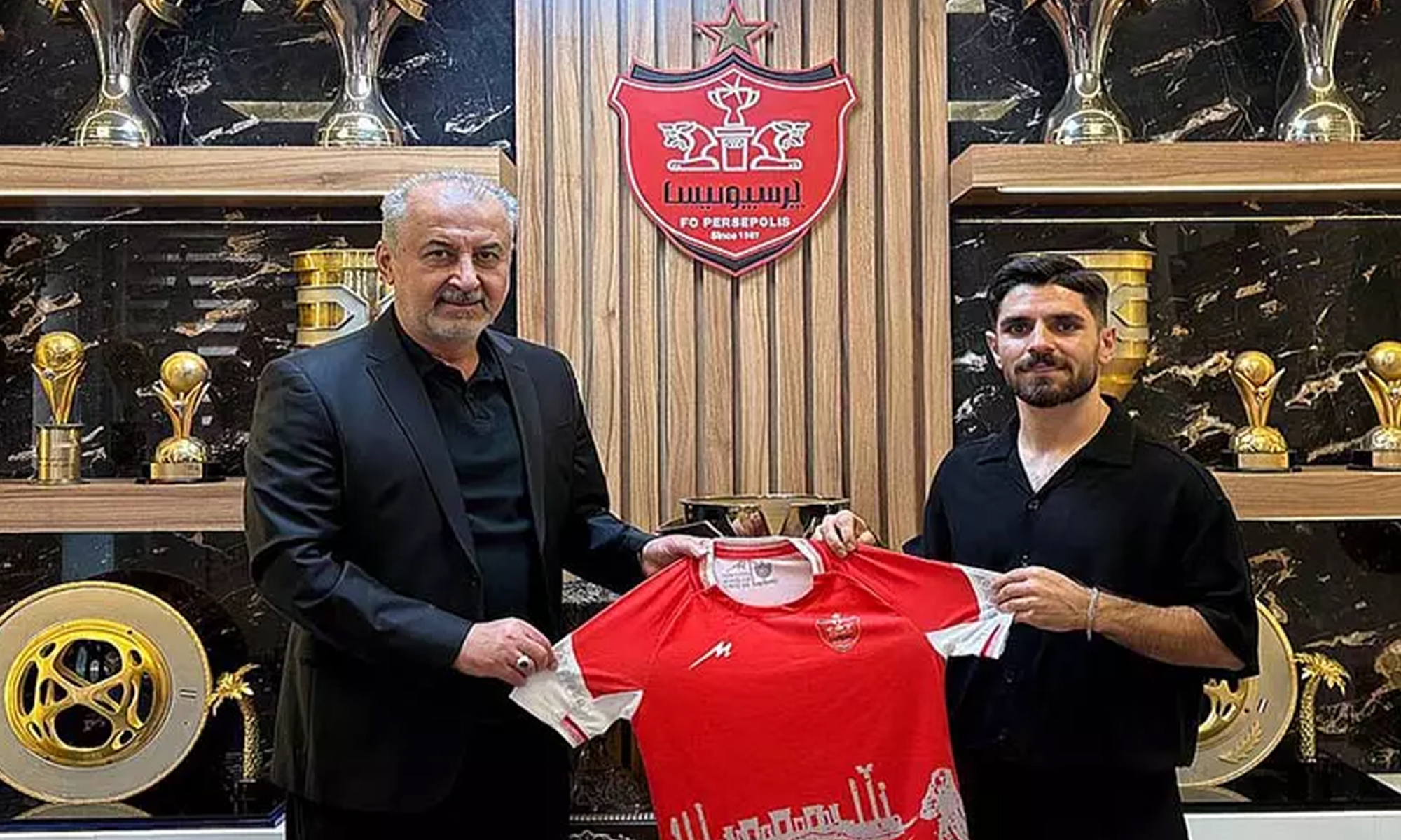 محمد عمری با پرسپولیس تمدید کرد