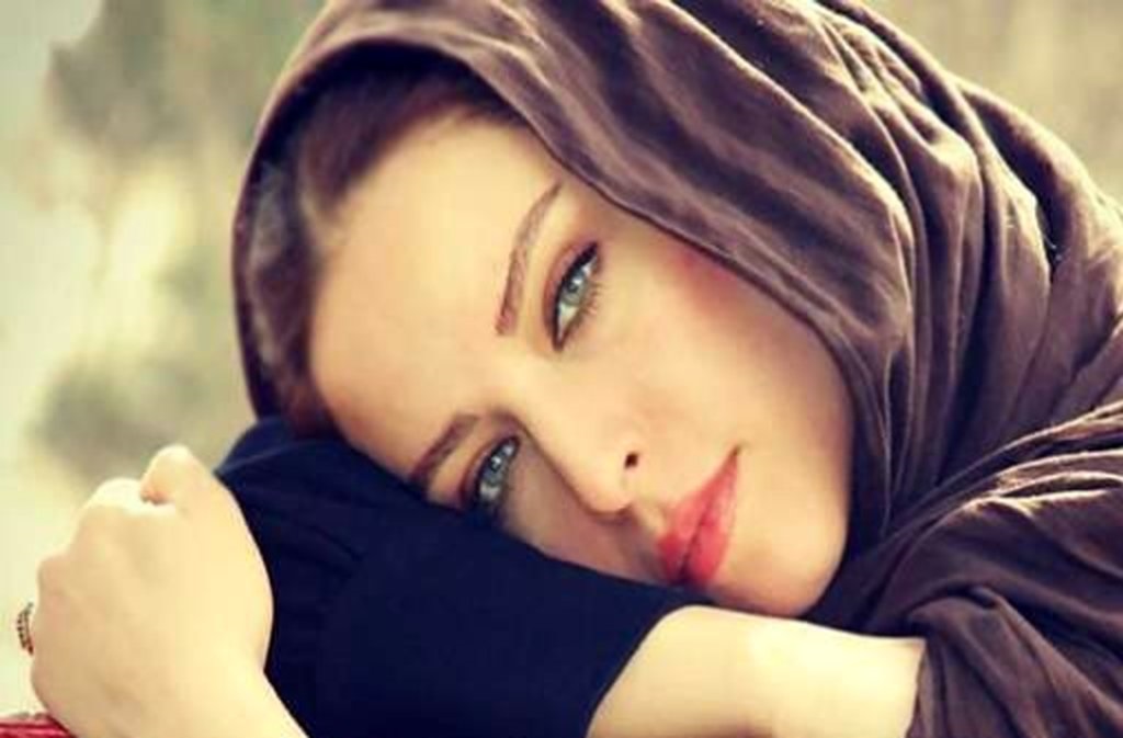 عکس/  لادن سلیمانی با لباس ایل بختیاری در یک مراسم بین‌المللی