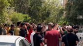 تجمع هواداران معترض پرسپولیس مقابل ساختمان باشگاه 