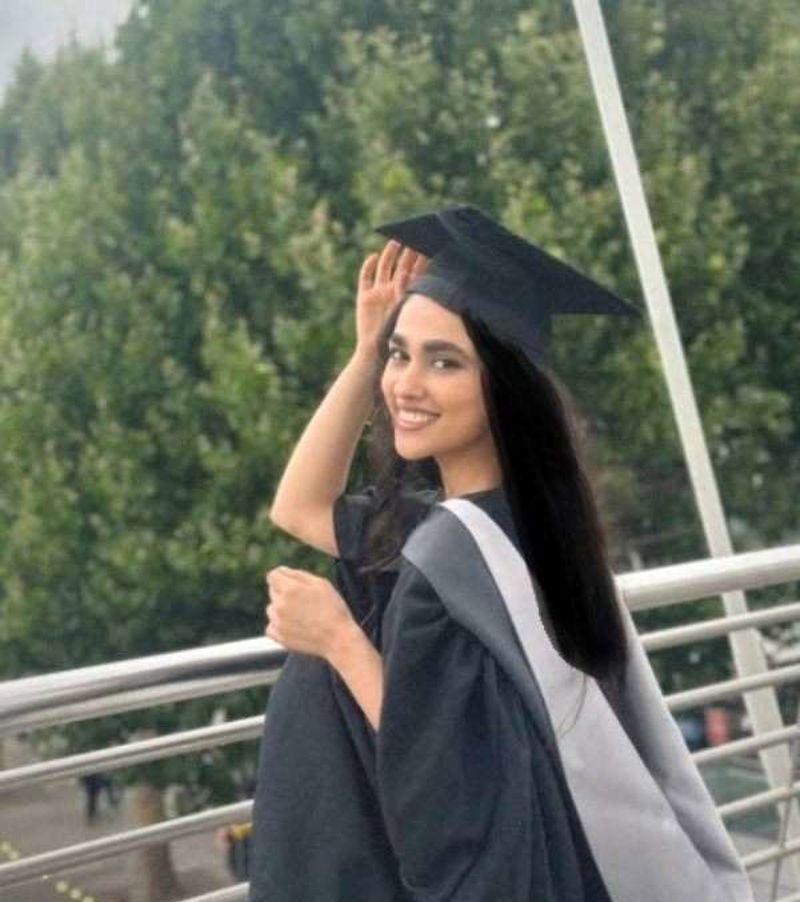آدرینا صادقی