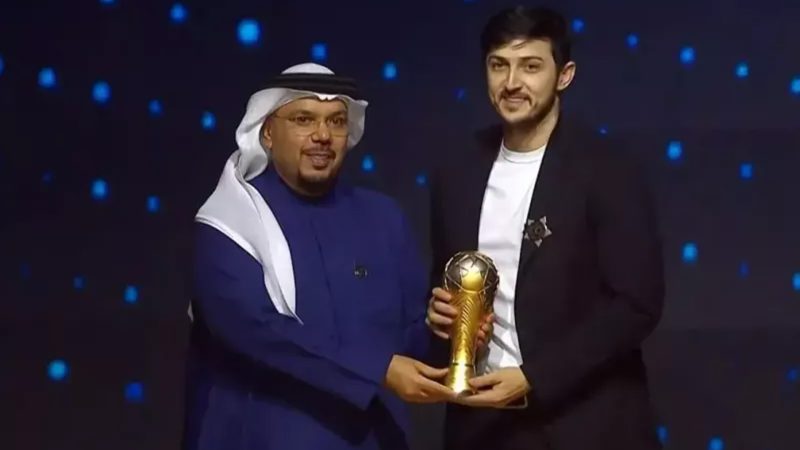 سردار آزمون برنده توپ طلای امارات شد 