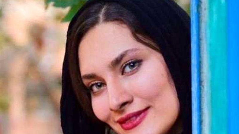 عکس/ جدیدترین عکس ساناز سعیدی در کنار ساحل دریا / تغیر چهره خانم بازیگر پس از 7 سال 